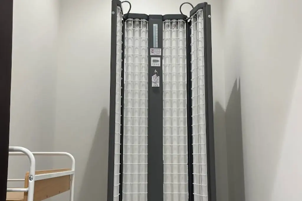 <紫外線装置>アトピー性皮膚炎や湿疹、乾癬などの症状に