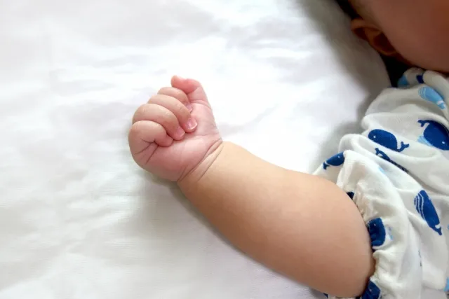 蒙古斑は消えない？レーザー治療が必要なの？異所性蒙古斑との違いと治療方法を解説