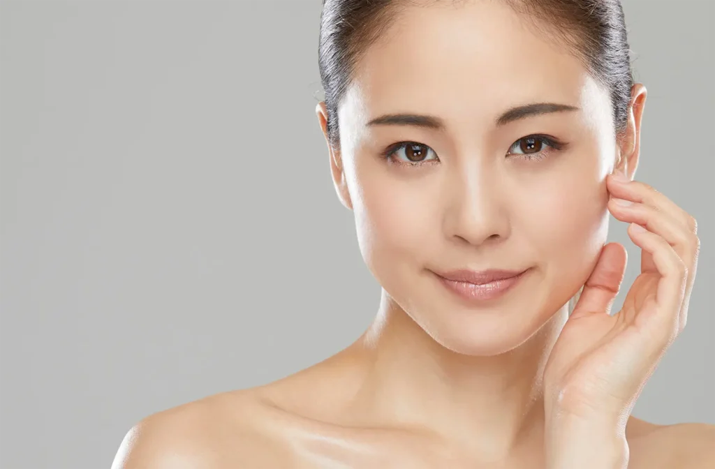 つやのある肌の女性